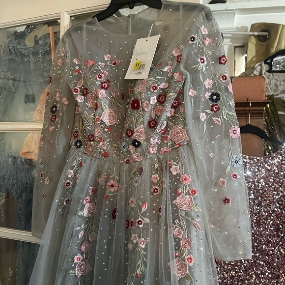 (207)❤️ BNWT MAC DUGGAL
Gray Embroidered Illusion High Neck Gown #11241 - Picture 7 of 17